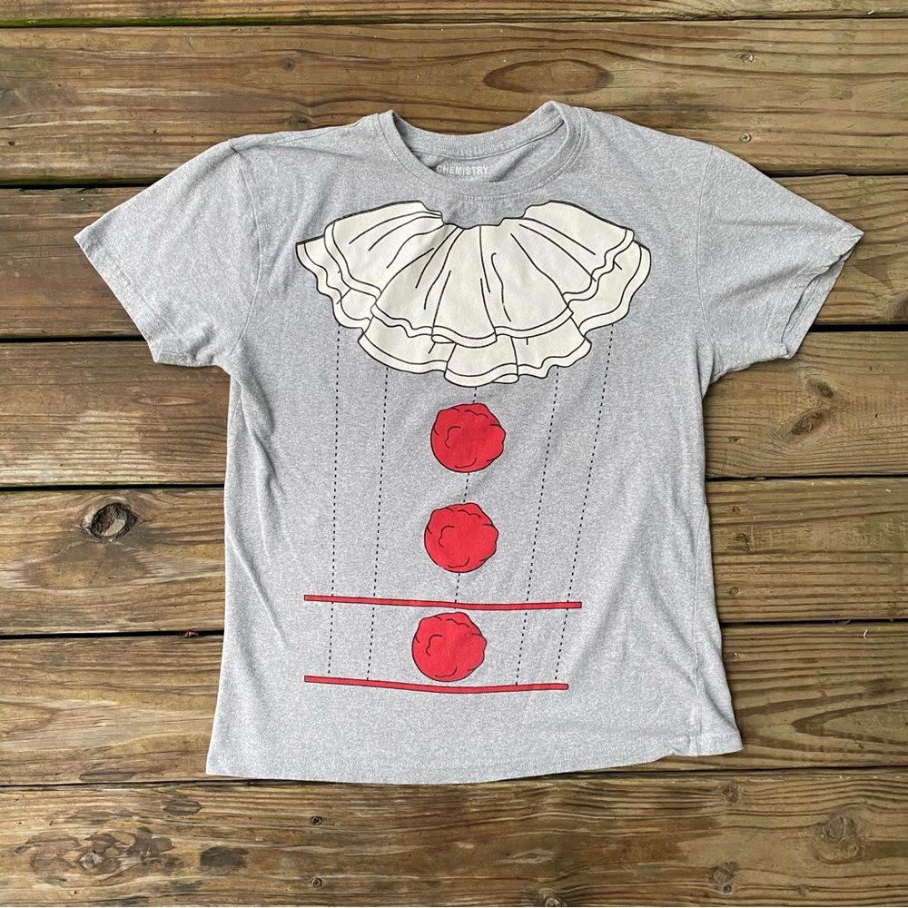 Vintage Gray Graphic Short Sleeve Tee with White Ruffle and Red Pom Details